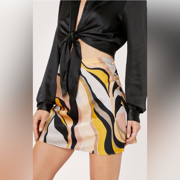 Nasty Gal Dresses & Skirts - NWT Nasty Gal Mini Wave Skirt - US6/UK10